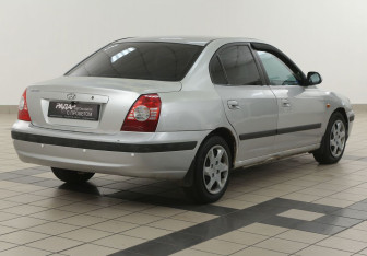 Подержанный автомобиль Hyundai Elantra Sedan 2004 года (4 фото)