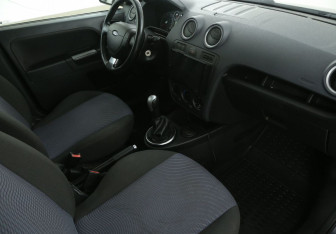 Подержанный автомобиль Ford Fusion 2008 года (9 фото)