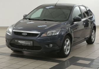 Подержанный автомобиль Ford Focus Hatchback 2011 года (8 фото)