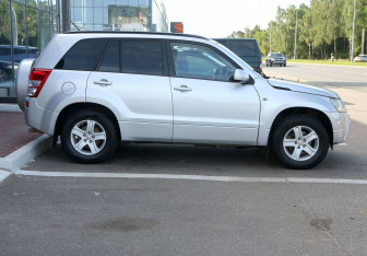 Подержанный автомобиль Suzuki Grand Vitara 2008 года (7 фото)