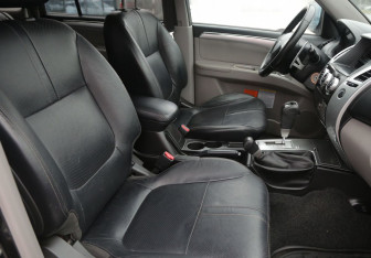 Подержанный автомобиль Mitsubishi Pajero Sport 2013 года (10 фото)