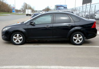 Подержанный автомобиль Ford Focus Sedan 2011 года (8 фото)