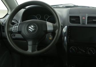 Подержанный автомобиль Suzuki SX4 Hatchback 2012 года (14 фото)