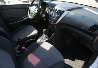 Подержанный автомобиль Hyundai Solaris Sedan 2013 года (9 фото)