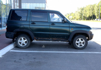 Подержанный автомобиль УАЗ 3162 Simbir 2005 года (7 фото)