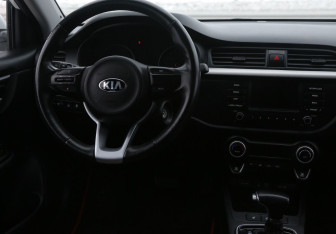 Подержанный автомобиль Kia Rio Hatchback 2020 года (26 фото)
