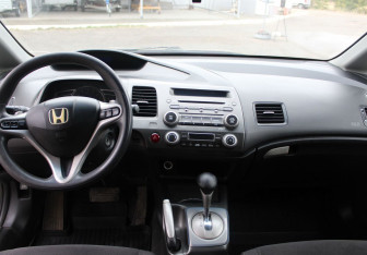 Подержанный автомобиль Honda Civic Sedan 2008 года (13 фото)