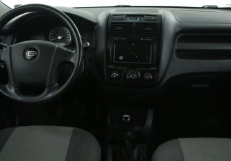 Подержанный автомобиль Kia Sportage 2007 года (12 фото)