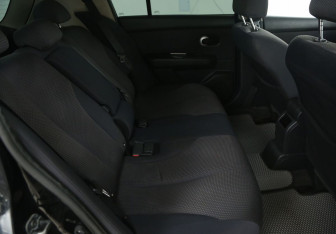 Подержанный автомобиль Nissan Tiida Hatchback 2007 года (11 фото)