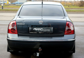 Подержанный автомобиль Volkswagen Passat Sedan 2003 года (5 фото)