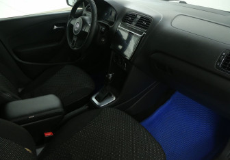 Подержанный автомобиль Volkswagen Polo Sedan 2013 года (9 фото)