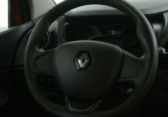 Подержанный автомобиль Renault Kaptur 2017 года (16 фото)
