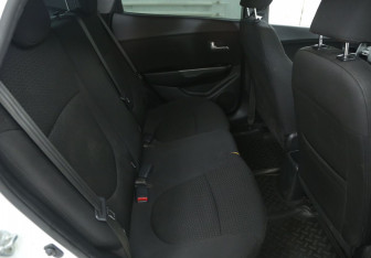 Подержанный автомобиль Kia Rio Sedan 2013 года (11 фото)