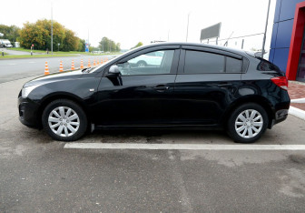 Подержанный автомобиль Chevrolet Cruze Hatchback 2013 года (8 фото)