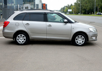 Подержанный автомобиль Skoda Fabia Wagon 2011 года (7 фото)