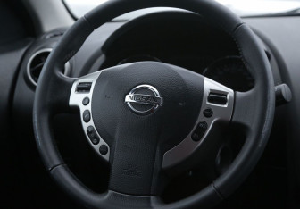 Подержанный автомобиль Nissan Qashqai 2012 года (16 фото)