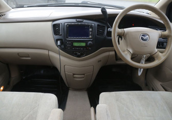 Подержанный автомобиль Mazda MPV 2000 года (12 фото)