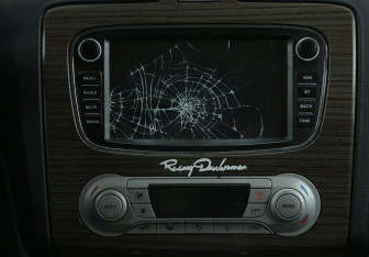 Подержанный автомобиль Ford Focus Hatchback 2008 года (13 фото)