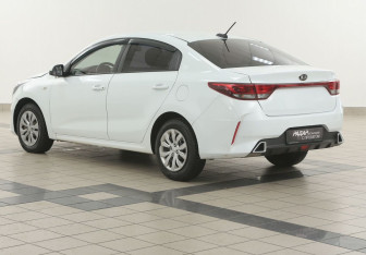 Подержанный автомобиль Kia Rio Sedan 2021 года (2 фото)