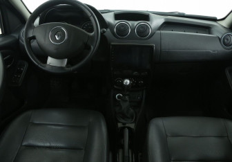 Подержанный автомобиль Renault Duster 2012 года (12 фото)
