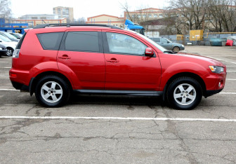 Подержанный автомобиль Mitsubishi Outlander 2011 года (7 фото)
