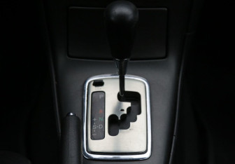 Подержанный автомобиль Toyota Avensis Sedan 2004 года (13 фото)