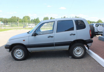 Подержанный автомобиль Chevrolet Niva 2004 года (4 фото)