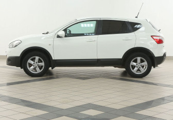 Подержанный автомобиль Nissan Qashqai 2012 года (7 фото)