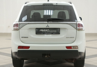 Подержанный автомобиль Mitsubishi Outlander 2012 года (3 фото)