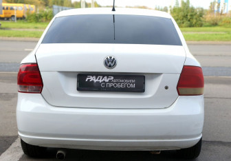 Подержанный автомобиль Volkswagen Polo Sedan 2012 года (5 фото)