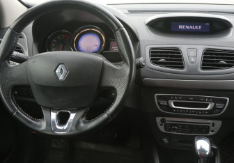 Подержанный автомобиль Renault Fluence 2013 года (14 фото)