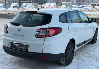Подержанный автомобиль Renault Megane Wagon 2009 года (6 фото)