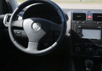 Подержанный автомобиль Volkswagen Golf Hatchback 2008 года (14 фото)