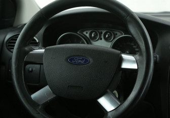 Подержанный автомобиль Ford Focus Hatchback 2008 года (16 фото)