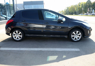 Подержанный автомобиль Peugeot 308 Hatchback 2009 года (7 фото)