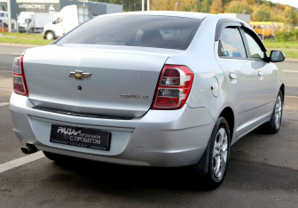 Подержанный автомобиль Chevrolet Cobalt Sedan 2013 года (6 фото)