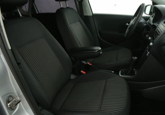 Подержанный автомобиль Volkswagen Polo Sedan 2011 года (10 фото)