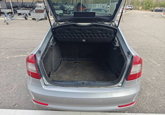 Подержанный автомобиль Skoda Octavia Liftback 2009 года (11 фото)