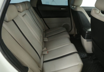 Подержанный автомобиль Mazda CX-7 2008 года (11 фото)