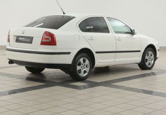 Подержанный автомобиль Skoda Octavia Liftback 2008 года (4 фото)