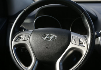 Подержанный автомобиль Hyundai ix35 2010 года (17 фото)