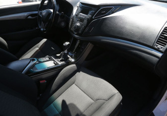 Подержанный автомобиль Hyundai i40 Sedan 2015 года (9 фото)