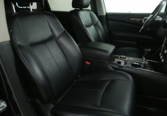 Подержанный автомобиль Nissan Pathfinder 2014 года (10 фото)