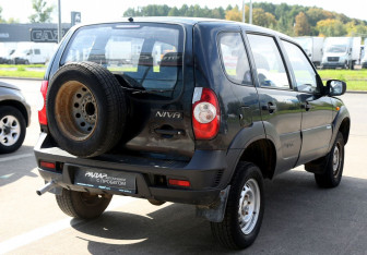 Подержанный автомобиль Chevrolet Niva 2010 года (6 фото)