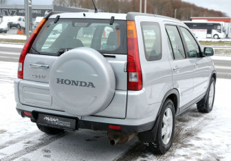 Подержанный автомобиль Honda CR-V 2004 года (6 фото)