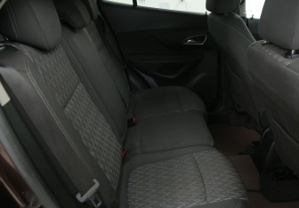 Подержанный автомобиль Opel Mokka 2012 года (11 фото)