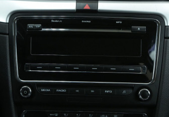 Подержанный автомобиль Skoda Superb Liftback 2011 года (13 фото)