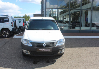 Подержанный автомобиль Renault Logan Sedan 2012 года (2 фото)