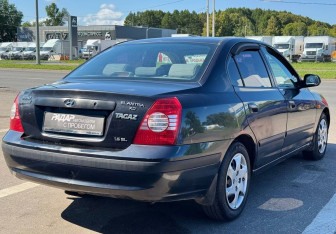 Подержанный автомобиль Hyundai Elantra Sedan 2008 года (6 фото)