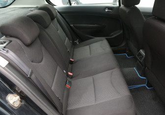 Подержанный автомобиль Peugeot 408 2012 года (11 фото)